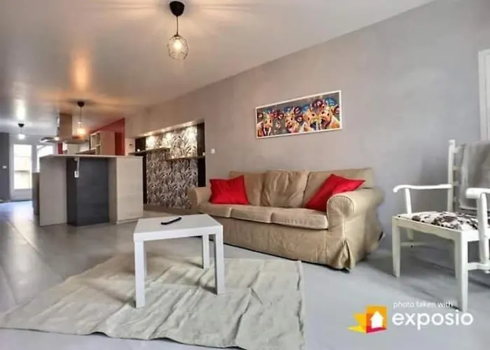 Сasa de vacaciones Maison De Avec Petite Cour *